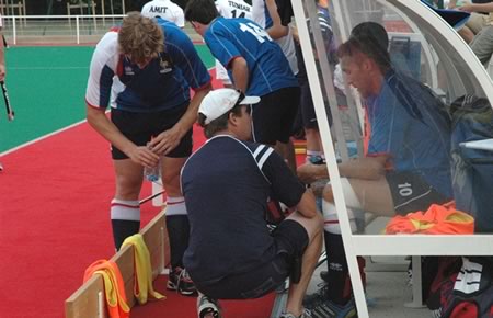 _multimedia/imagens/slideshow/hokeysurgazonregroupementautourdelentraineur.jpg